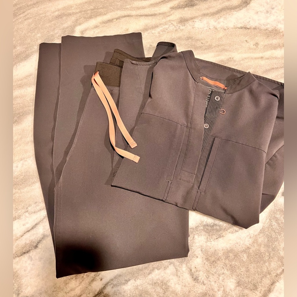 Figs Women's Scrub Set in Dark Gray